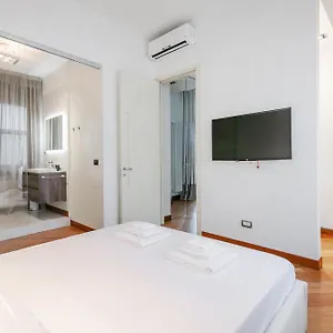 san-babila-luxury-suite-in-the-heart-of-fashion-disctrict.italymilanhotels.net/